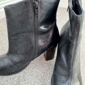 Elegant Black Leather Heeled Boots